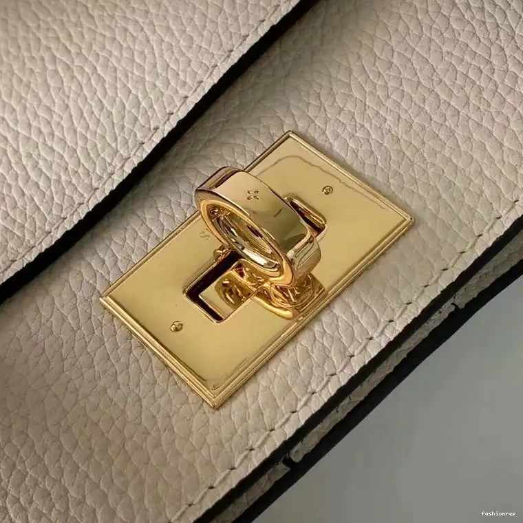 Fashionrepsfam ru LV 2109YA0212 Bag 0612